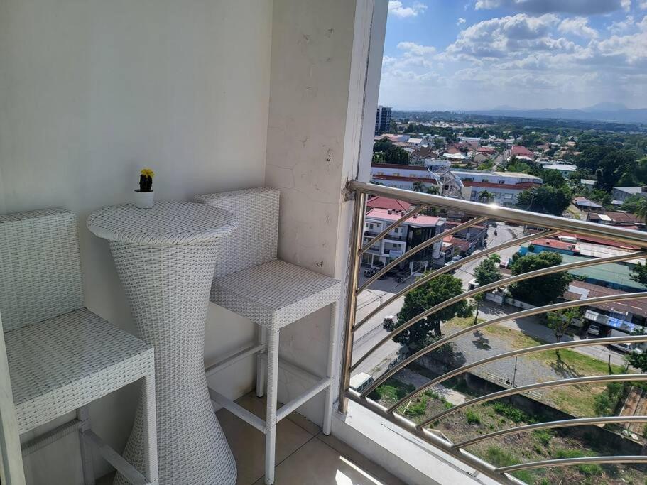 Kandi Tower 3, Premium 1Br With 2Cr & 2 Balcony. Angeles Bagian luar foto